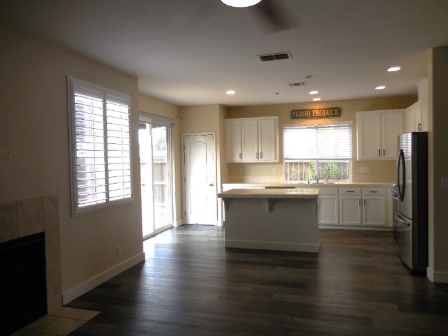 Building Photo - 1734 Lee Dr