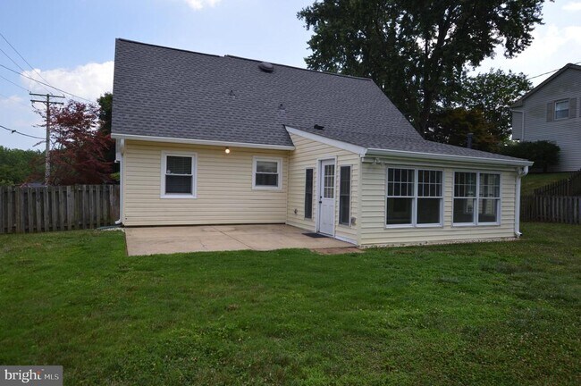 Building Photo - 2712 Bartlett Ln