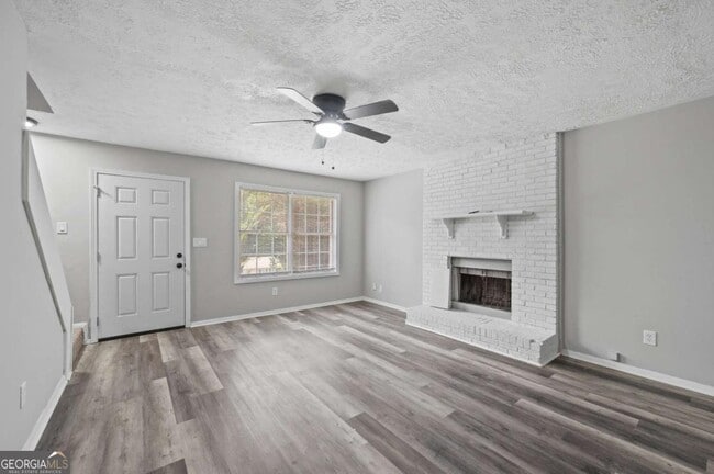 Building Photo - 2897 Spruce Cir