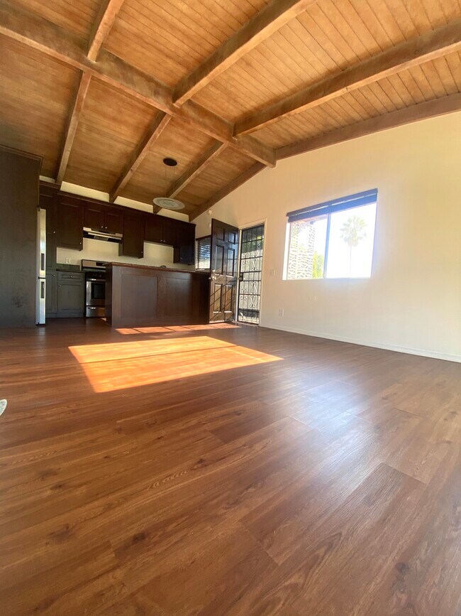 Building Photo - 2101 Ivar Ave