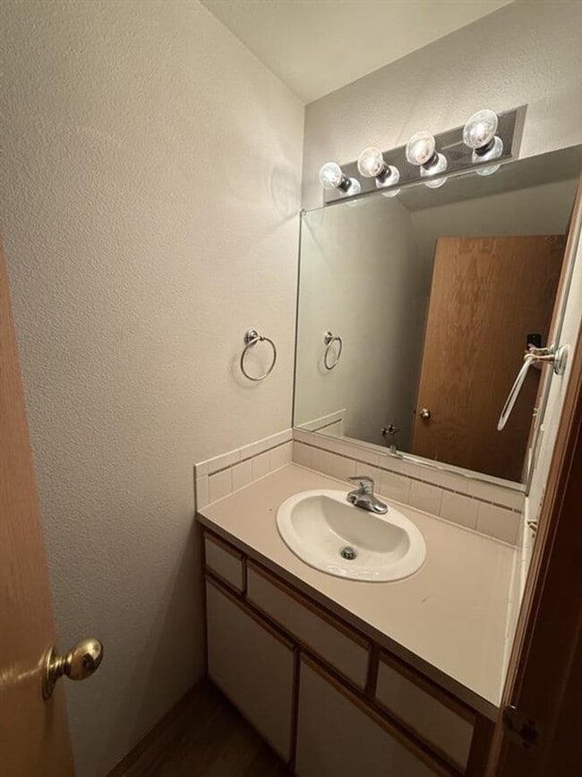 Building Photo - 762 SW 206th Pl