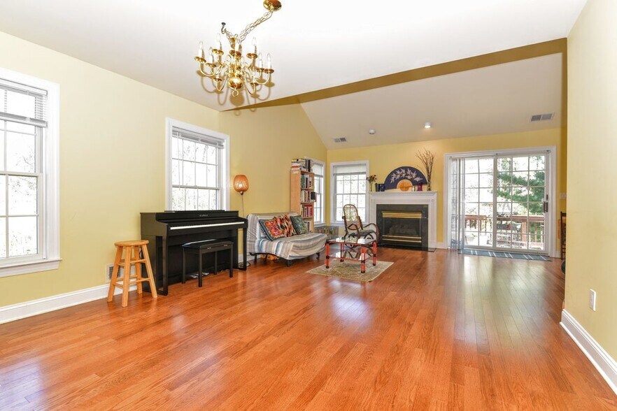 Building Photo - 66 Pheasant Run