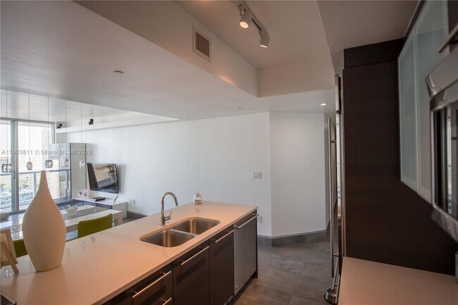 Building Photo - 500 Brickell Ave