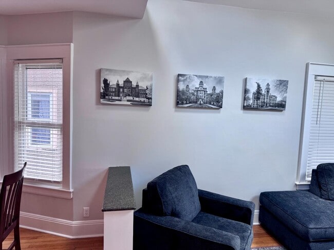 Building Photo - 816-818 Maryland Ave - Upstairs Unit 2