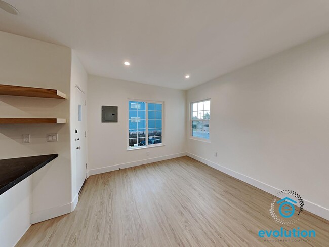Building Photo - 3831-3835 3rd Avenue - 3835 3rd Ave Apt 6