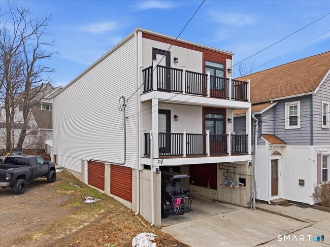 Building Photo - 32 1/2 Village Rd