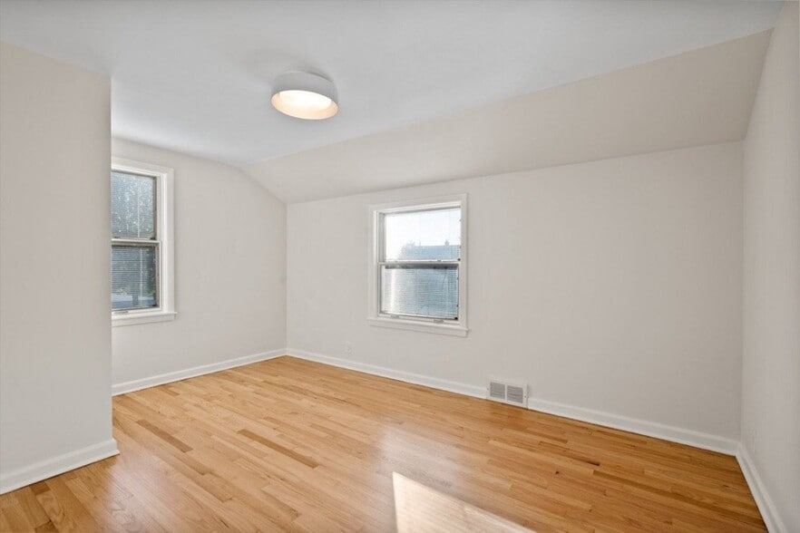 Building Photo - 5350 N Navajo Ave