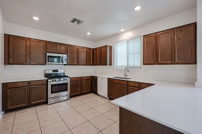 Building Photo - COMING SOON, Stunning 4 bedroom, 4 bathroom home in the desirable gated community of Horizon in C...