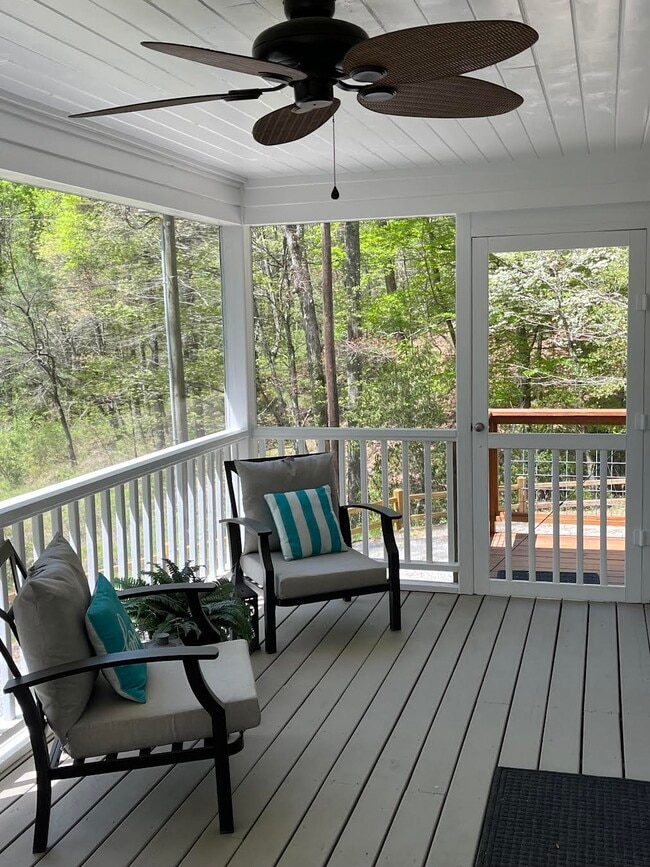 Building Photo - 251 Landwood Ln