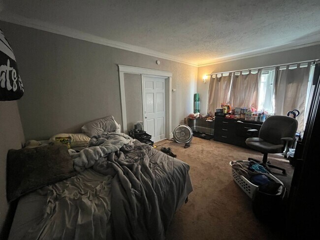 Building Photo - JUNE 2026 - Duluth MN 7 Bed - 2 Bath Singl...