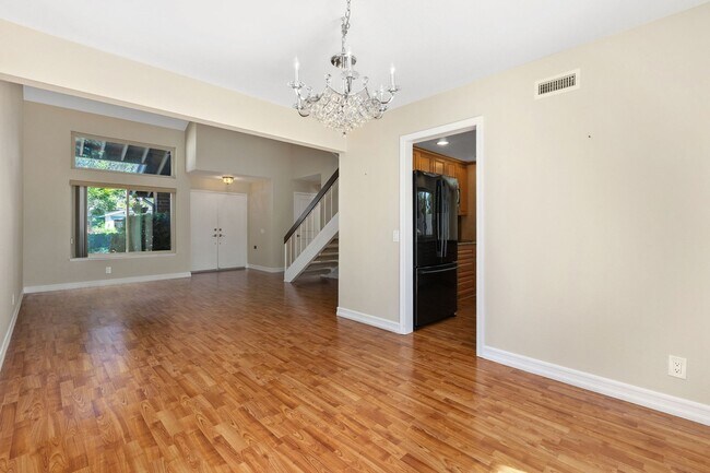 Building Photo - Spacious Home w/ Loft in Village Park!