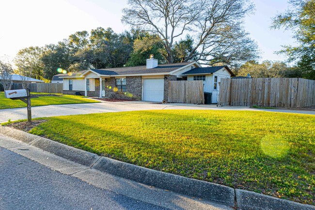 Building Photo - Charming 3-Bedroom Home with In-Ground Poo...