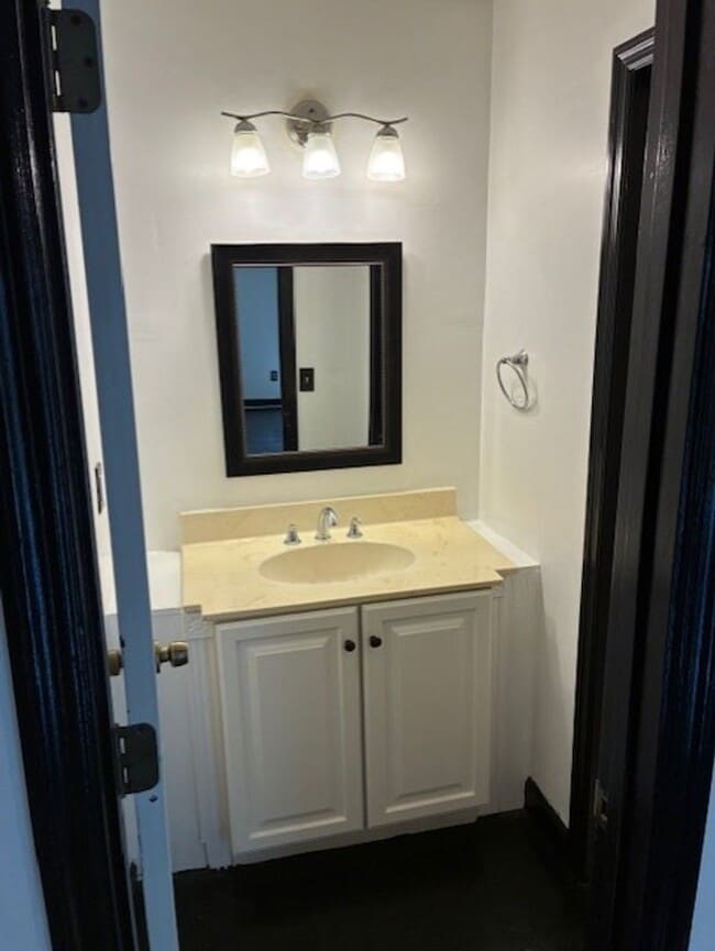 Building Photo - 511 S Arizona St