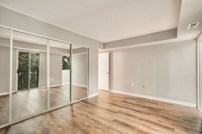 Building Photo - Available Now! 1 Bed / 1 Bath Condo in the heart of the DC Wharf!