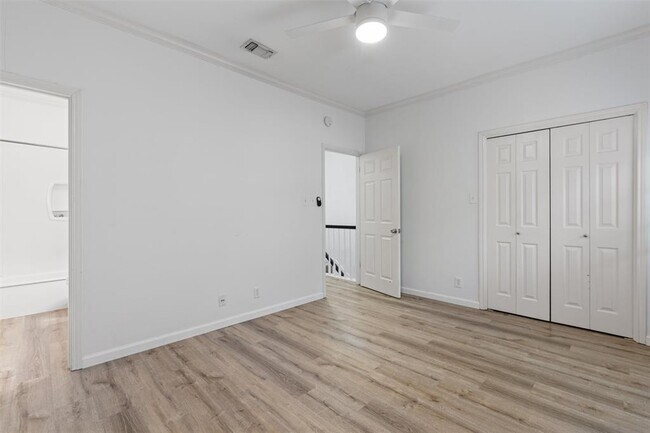 Building Photo - 1307 Kinney Ave