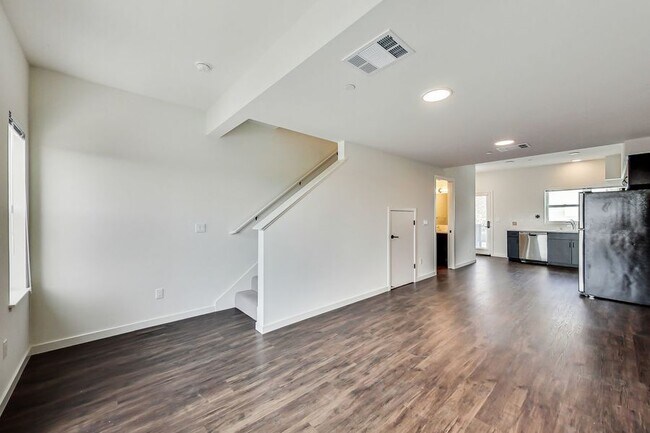 Building Photo - The Paloma