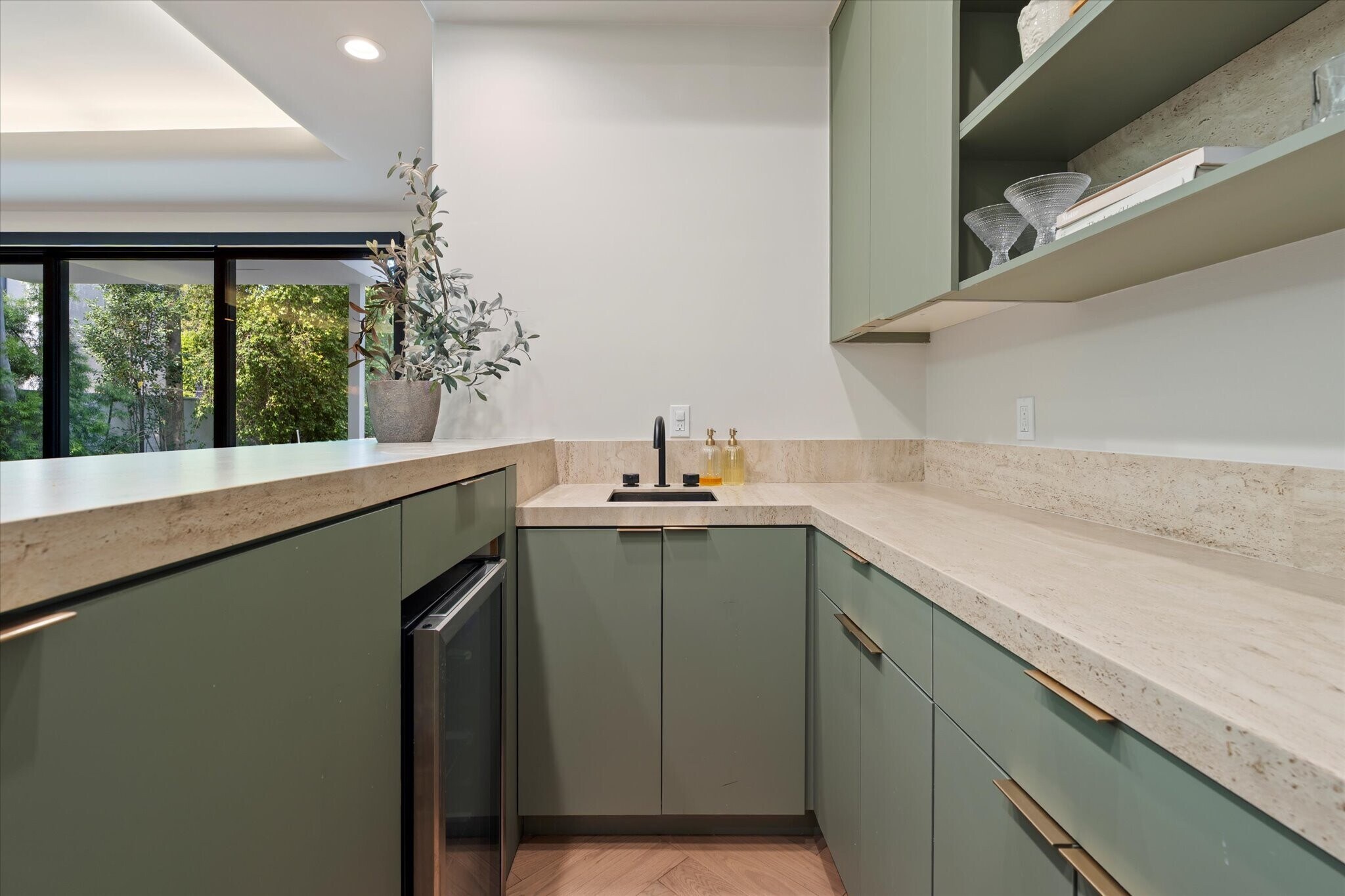 Building Photo - 17437 Oak Creek Ct