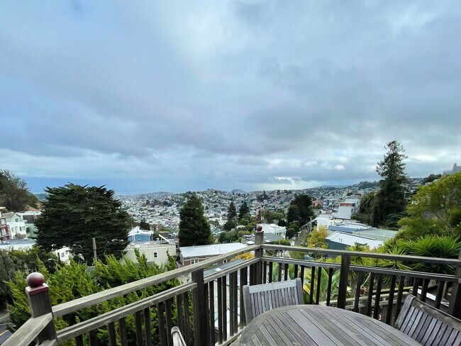 Building Photo - 3BR/2.5BA INCOMPARABLE Views!!! Prime Corona Heights Residence! 2 car parking and laundry! PROGRE...