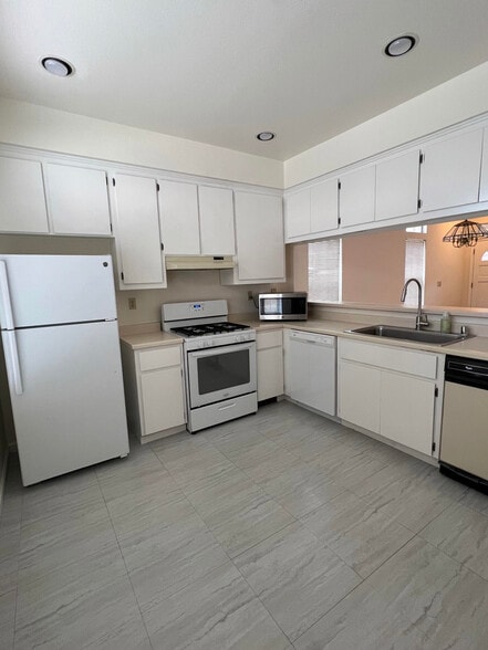 Kitchen - 1159 La Rochelle Terrace