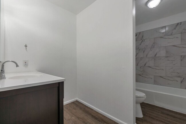 Building Photo - NEW CARPET - 3 Bed, 2 Bath Midvale Duplex with Garage