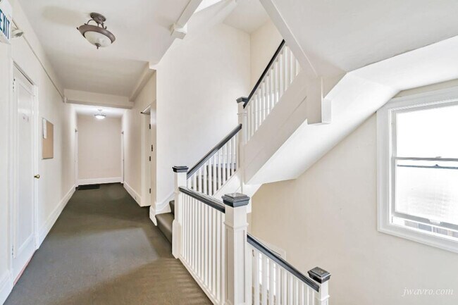 Building Photo - 570 O'Farrell St