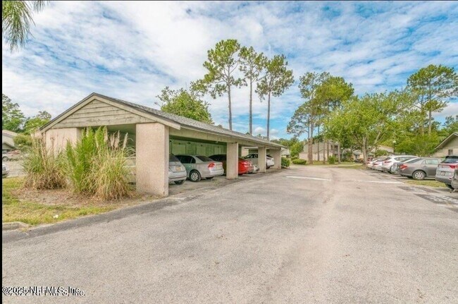 Building Photo - 7701 Baymeadows Cir W