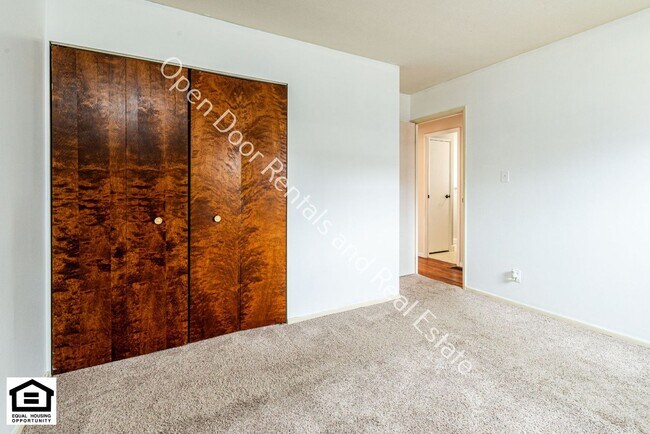 Building Photo - Charming 3 Bedroom Home with Fantastic Outdoor Space - Animals Welcome!