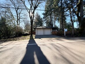 Building Photo - Lovely 2BD, 2BA Home In Lake Oswego with Lake Access!!