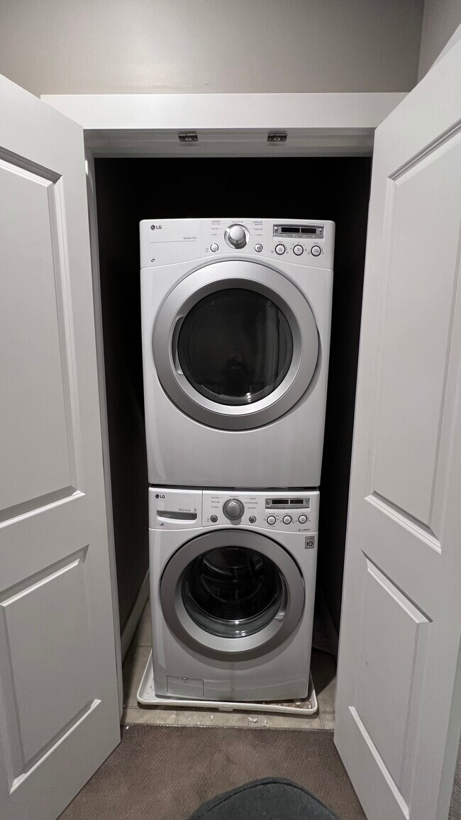 Building Photo - 438 Northern Ave