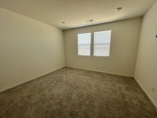 Building Photo - 680 Bilston Dr