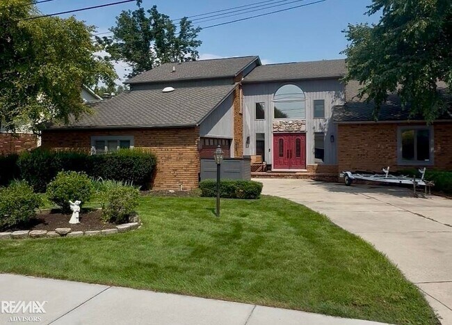 Building Photo - 7354 Flamingo St