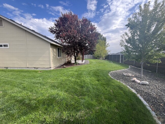 Building Photo - 16935 N Denemere Loop