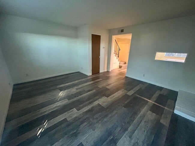Building Photo - Marina Gardens Townhouse!  End unit, excel...
