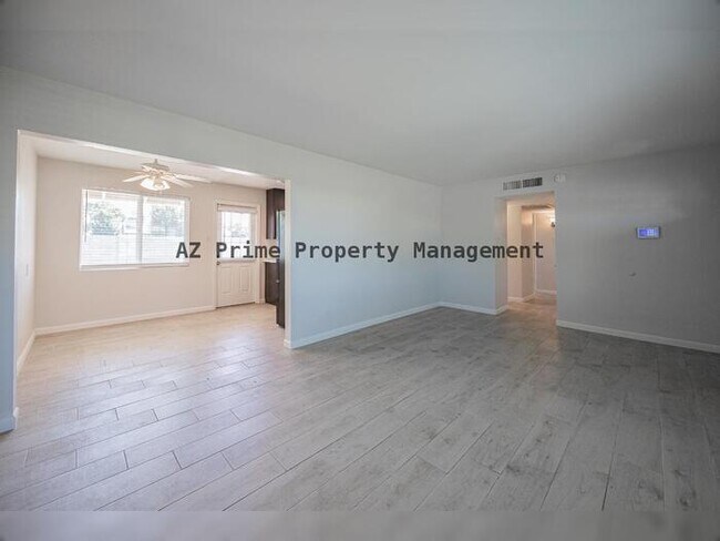 Building Photo - 6637 E Wilshire Dr