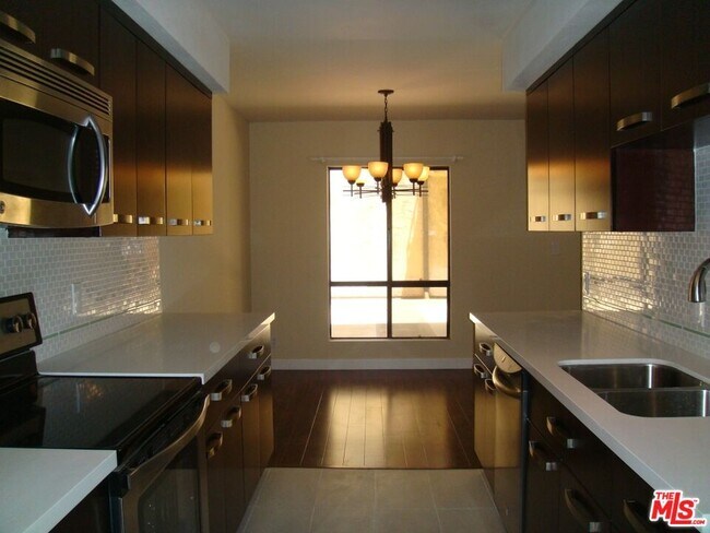 Building Photo - 1730 Camino Palmero St