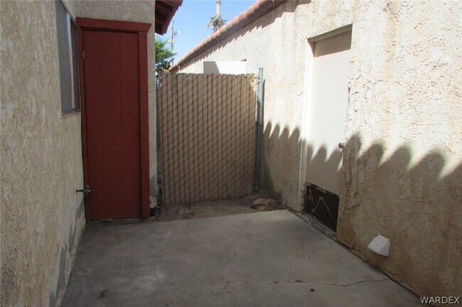 Building Photo - 1085 Chaparral Dr