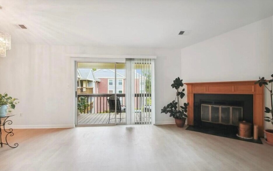 Building Photo - 116 Water Fountain Way