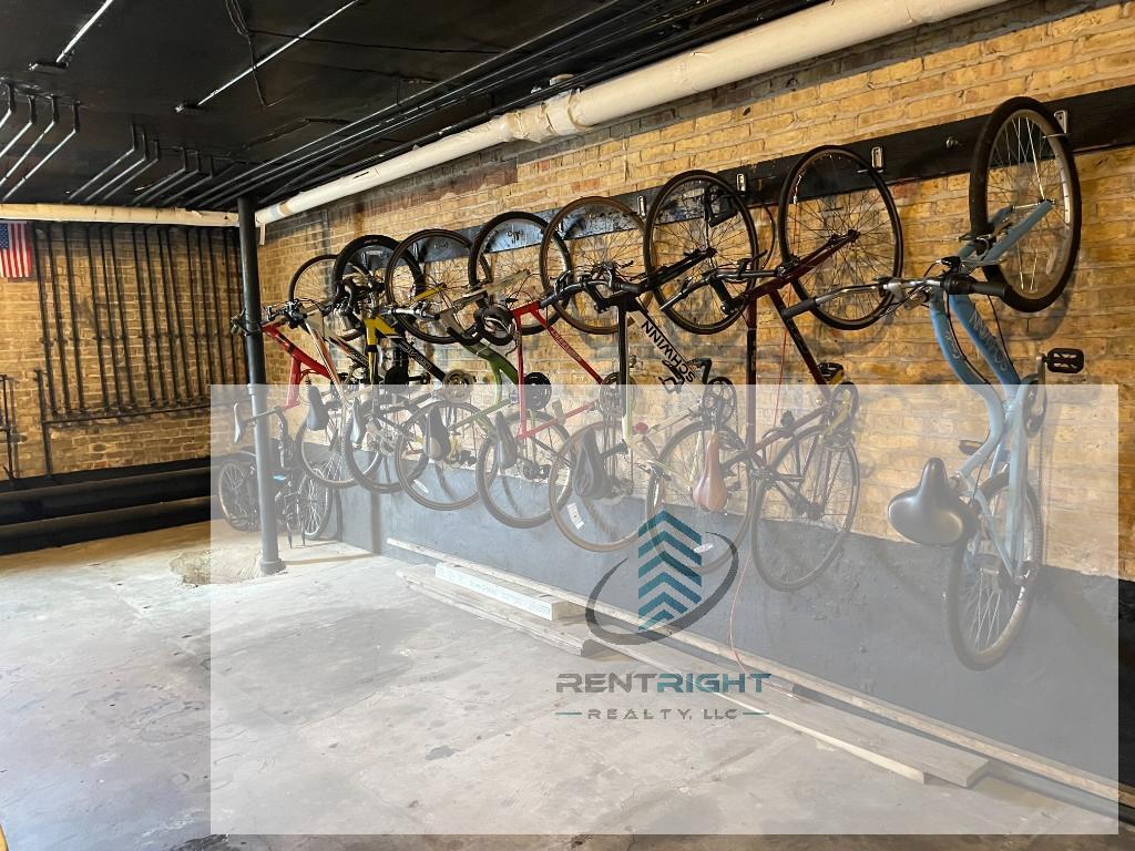 Building Photo - 4650 N Elston Ave