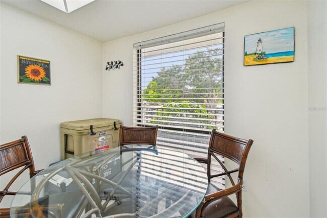 Building Photo - 2700 Cove Cay Dr