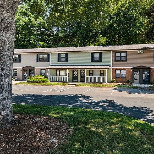 Glendare-Park-700x700-56 - Gardens At Country Club