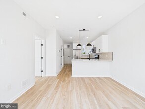 Building Photo - 1326 S Gross St