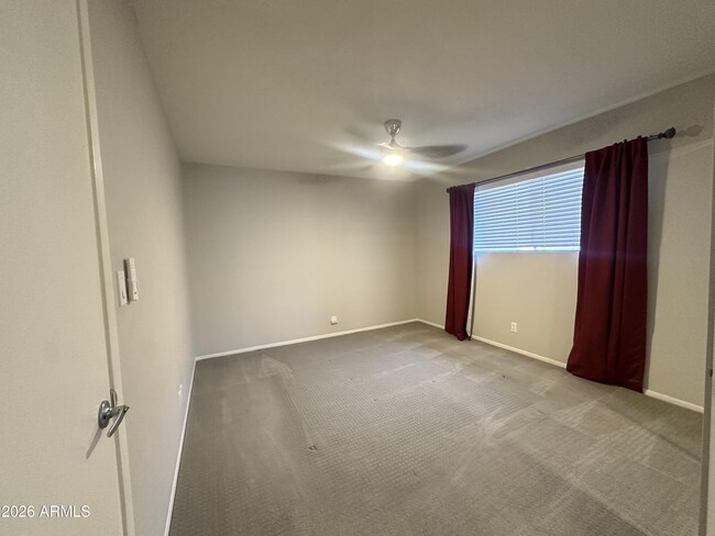 Building Photo - 5525 E Thomas Rd