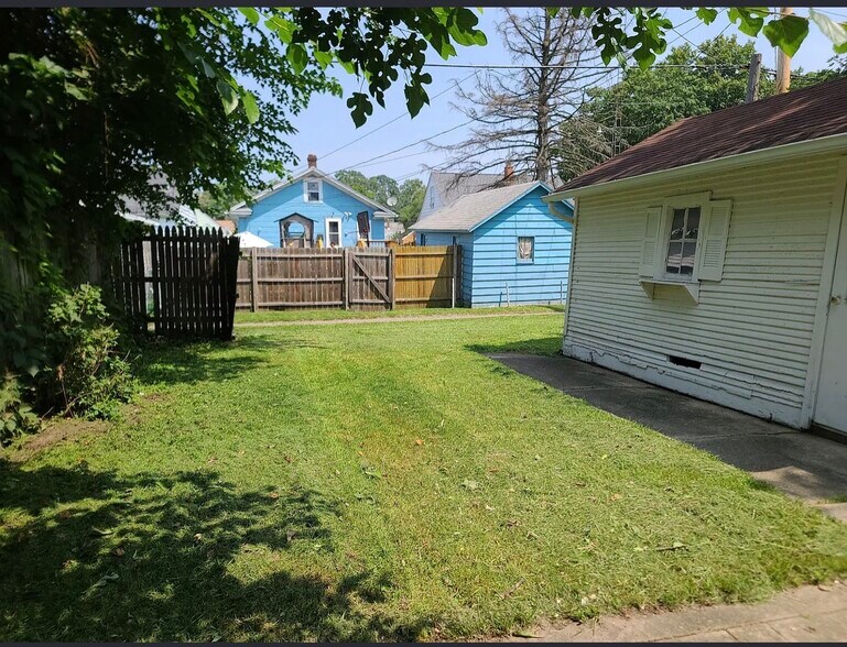 Building Photo - 2913 Fredrickson St