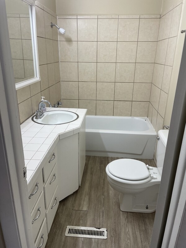 Building Photo - 497 S Wood Ave