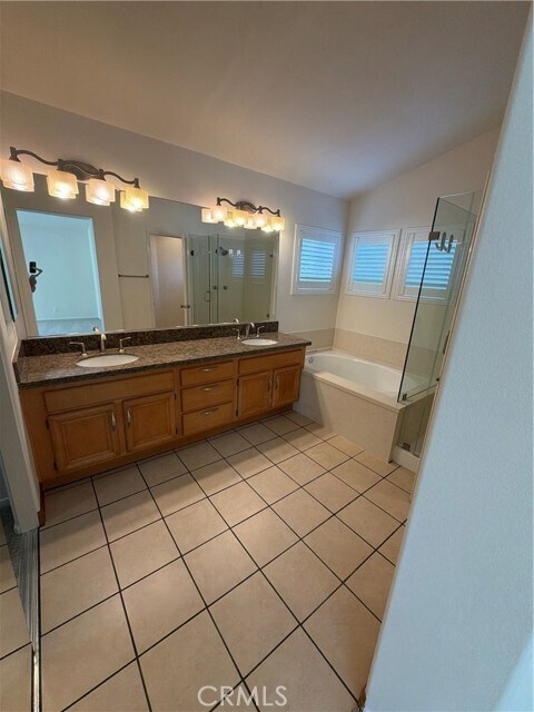 Building Photo - 17 Pastora