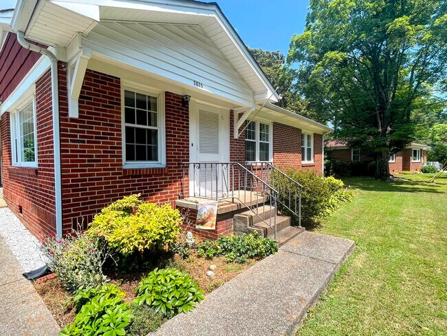 Front exterior - 3805 Knollwood Dr