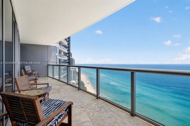 Building Photo - 17001 Collins Ave