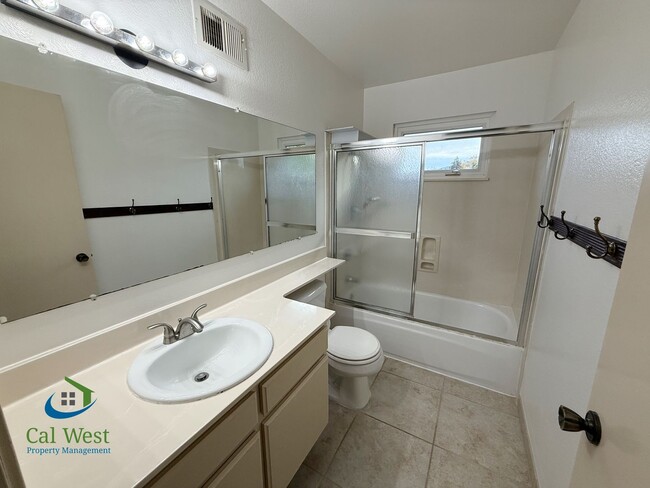 Building Photo - $4695 - Spacious 5 Bed/3 Bath Gilroy Home Located in Sunrise Park Neighborhood