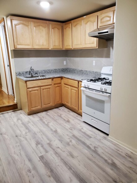 Building Photo - 2706 S Wallace St