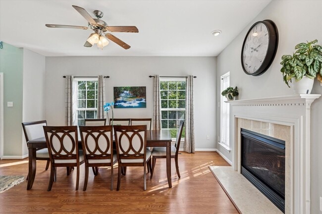 Building Photo - 3B/2.5B End Unit Townhome in Penns Manor A...